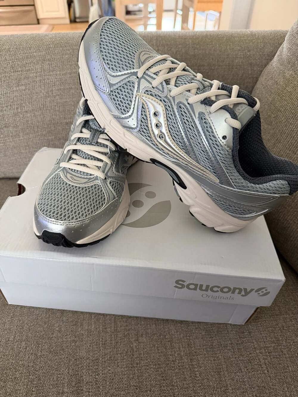 Saucony Originals Ride Millennium Women's Size 9.5 Silver/Cream Sneakers